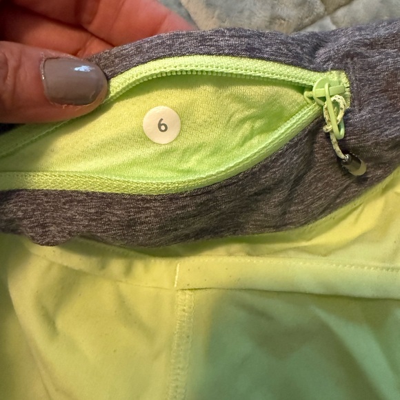 Lululemon speed up shorts size 6 - Picture 4 of 4